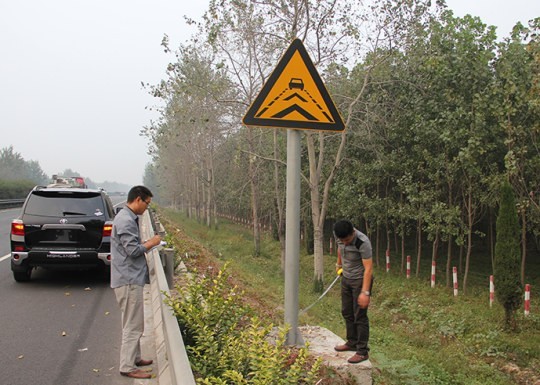 道路標(biāo)識牌
