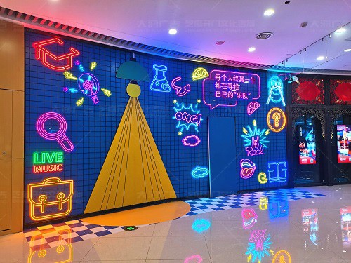 蘭山區(qū)齊魯吾悅廣場(chǎng)開業(yè)美陳